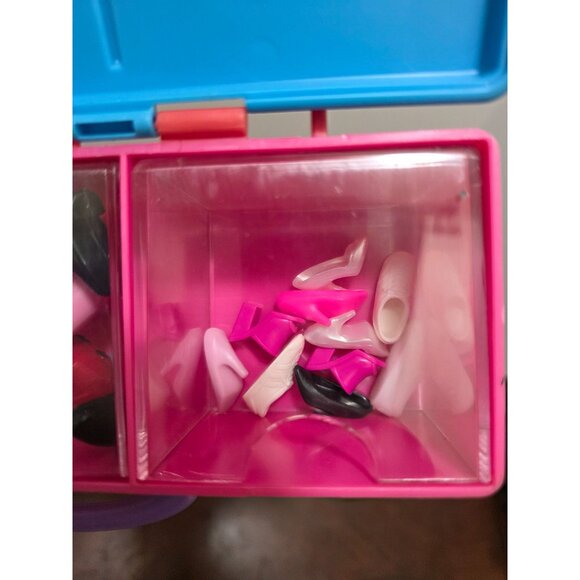 Vintage Barbie Petite Accessory Case By Tara Toy Corp With Mini Shoes And Access - Picture 5 of 8